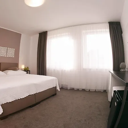 Guest house Na Vinici 2*